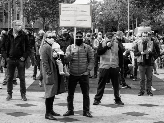 16. Mai 2020 Goseriedeplatz / Rund 220 Menschen demonstrieren gegen die Corona-Auflagen