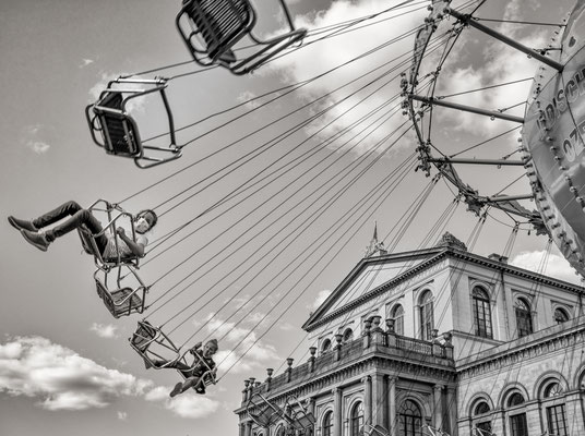 30. August 2020 Statt Schwanensee gibt es jetzt ENTEN ANGELN vor der Oper