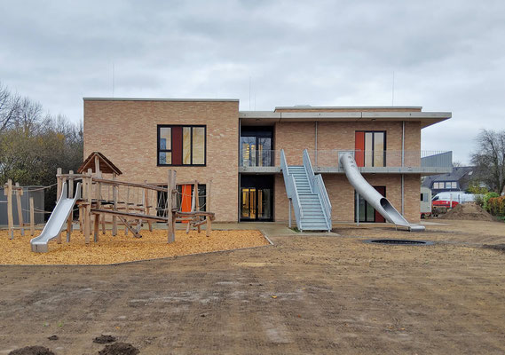 Neubau Kita mit Familienzentrum in Bergheim-Ahe, Gebäude-Ansicht Nord-West 
