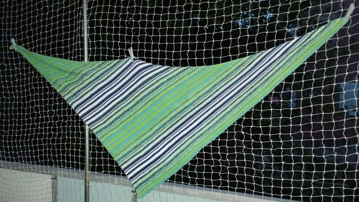 "Moin Moin Variante 12": Tuch gestrickt und fotografiert von Sylvi Mi