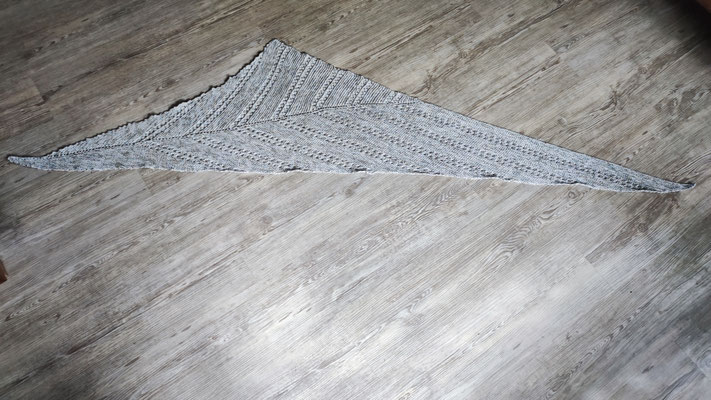 Tuch gestrickt und fotografiert von Doris Haecker