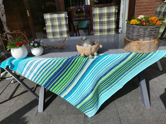 "Moin Moin Variante 11": Tuch gestrickt und fotografiert von Rosemarie Aretz.