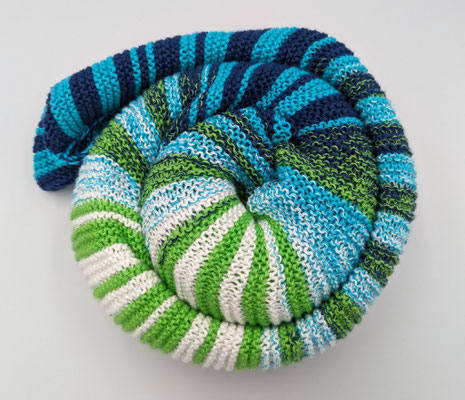 "Moin Moin Variante 8": Tuch gestrickt und fotografiert von Sandra Metzner.