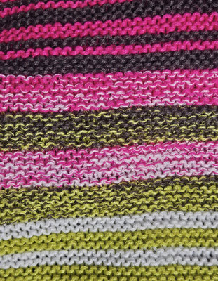 "Pink Kiwi Variante 6": Tuch gestrickt und fotografiert von Yvonne Kelzenberg.