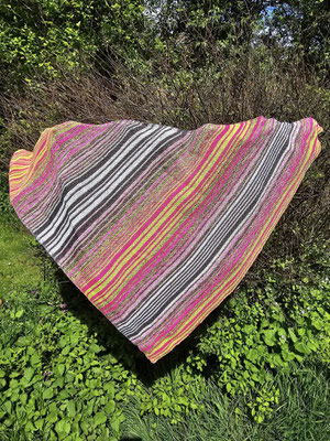 "Pink Kiwi Variante 9": Tuch gestrickt und fotografiert von Nel Pi.