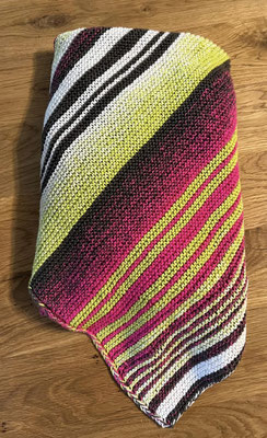 "Pink Kiwi Variante 8": Tuch gestrickt und fotografiert von Andrea Stein. 