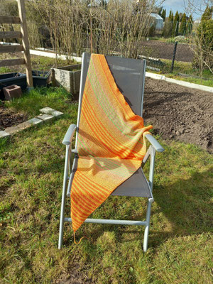 "Spring Variante 4": Tuch gestrickt und fotografiert von Ivonne Schuster.