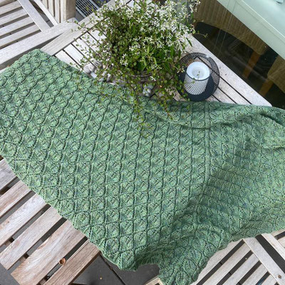 Tuch "Sage Dream" von Drops Design Garnstudio / 1850m / Tuch gestrickt und fotografiert von Tanja Radke