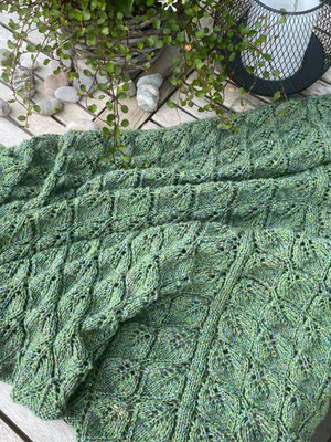 Tuch "Sage Dream" von Drops Design Garnstudio / 1850m / Tuch gestrickt und fotografiert von Tanja Radke