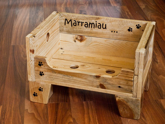 Cama para gato Momo. Repuntomadera.