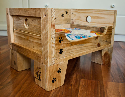 Cama para gato Momo. Repuntomadera.