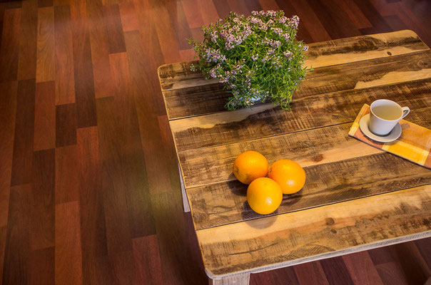 Mesa con pallet Origin. Repuntomadera.