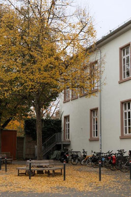 Die Front der Bessunger Knabenschule in Darmstadt, in dem zweimal jährlich GFK-Tag stattfindet.
