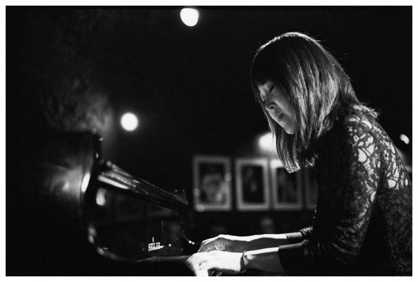 Gee Hye Lee Trio @Jazzkeller Frankfurt Dec. 2013 (Photo by Christoph Schrief)