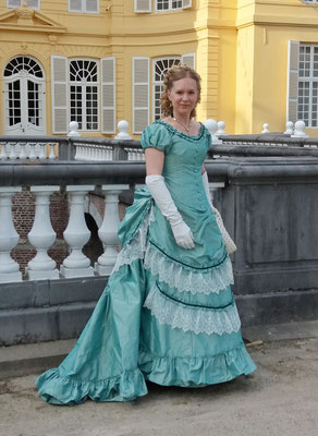 Frühe Tournüre Ballkleid