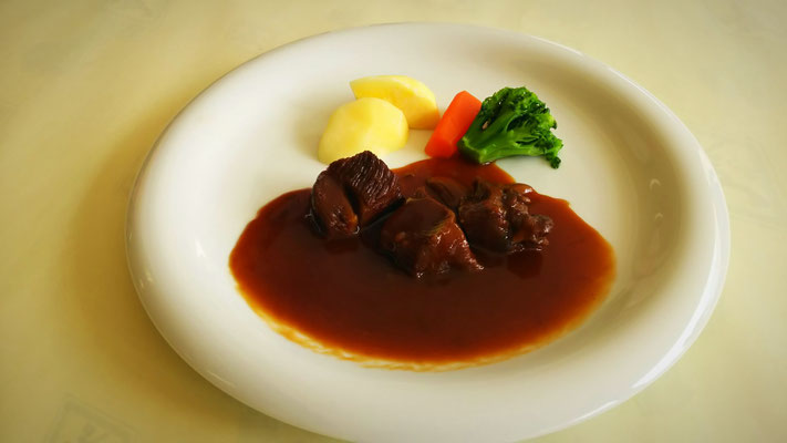 和牛ほほ肉の赤ワインセット　1,200円