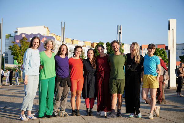 Sasha Waltz mit den externen TänzerInnen. Foto: Florian Wagner