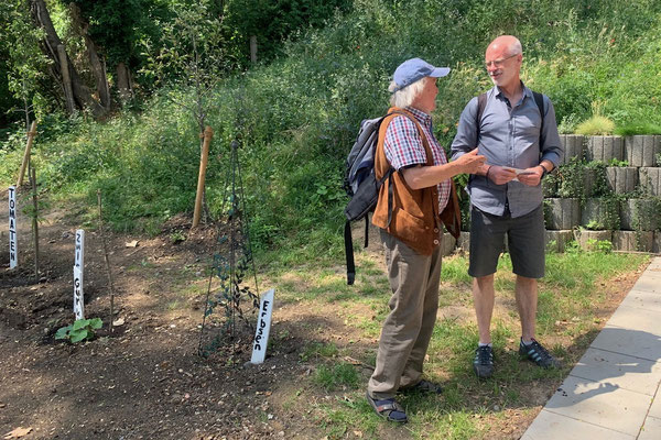 Werner Eisbrenner (Marl) mit Schulleiter Thomas Hollhott