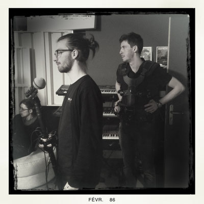 Tom Duret, (steadycam) et Jean Avedikian (perchman). Décor studio d'enregistrement. MIKROKOSM, Villeurbanne.