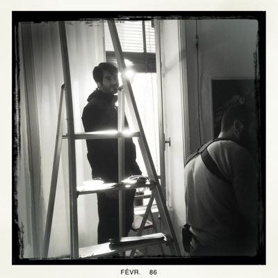 Bruno Séguer (chef électricien) Décor: appartement.