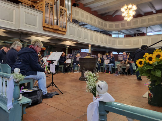 Der Posaunenchor Peter & Paul musizierte...