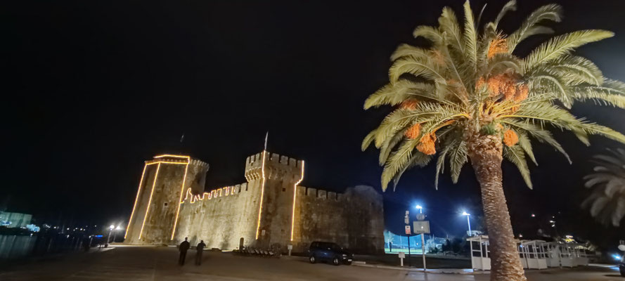 TROGIR Festung bei Nacht