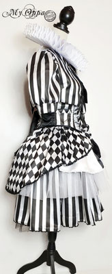 Ensemble tenue arlequin costume noir blanc jupe boléro serre taille chemiseEnsemble tenue arlequin costume noir blanc jupe boléro serre taille chemise