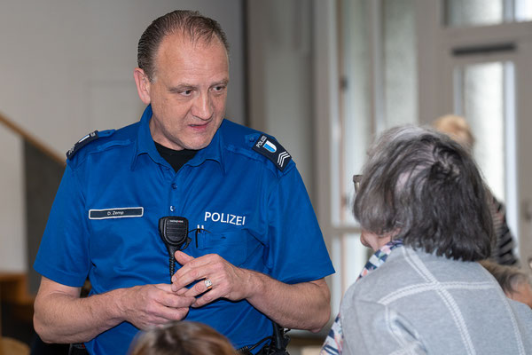 .... ein Schwatz mit dem Quartierpolizisten ....