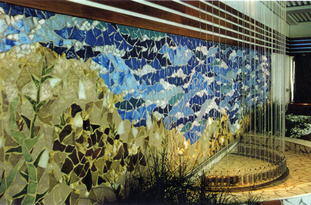 Grande fresque murale en mosaïque de 5m par 2m aux nuances de bleu et de jaune, commande privée.