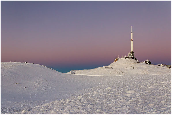 le sommet du Puy de Dôme (1465 m) en hiver