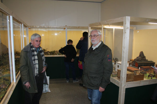 Sammlerfreunde in der Ausstellung