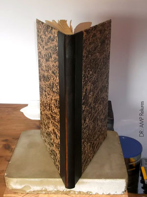 sRestauration d'un livre unique, 1839, édition d'essai de la méthode de Violoncelle de H. Romberg présentée à l'Opéra de Paris pour obtention du Privilège. Demi cuir sur papier marbré "coulée romantique" marron"