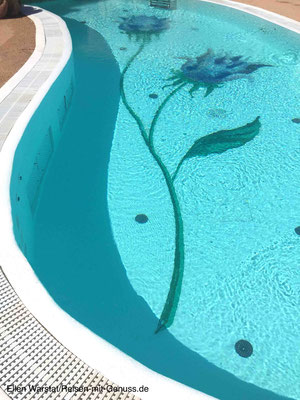 Schnell rein ins Wasser: einer der Thalasso-Pools im Spa-Bereich