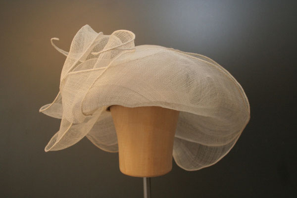 großer Hut für die Hochzeit