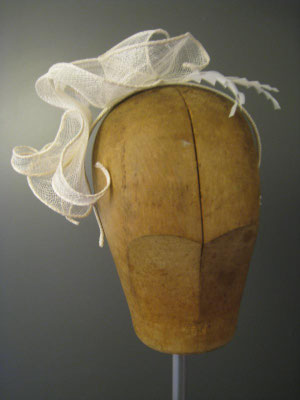 Brautkopfschmuck, Fascinator für die Hochzeit mit Federn