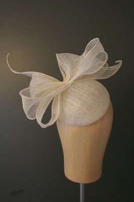 Brautkopfschmuck, Fascinator für die Hochzeit mit Schleife