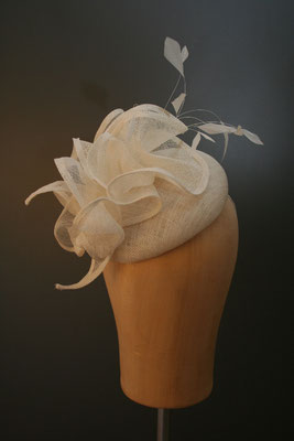 Brautkopfschmuck, Fascinator für die Hochzeit mit Federn