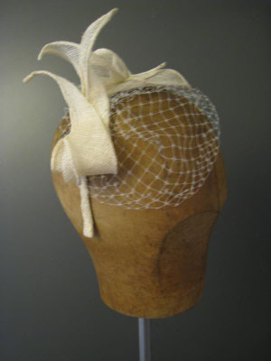 Brautkopfschmuck, Fascinator für die Hochzeit mit Schleier