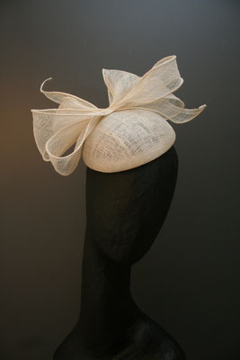 Brautkopfschmuck, Fascinator für die Hochzeit mit Schleife