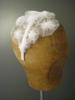 Brautkopfschmuck, Fascinator für die Hochzeit aus Tüll
