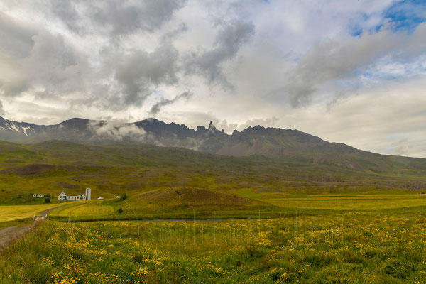 Hraundrangi, Iceland