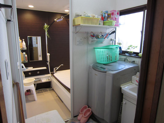 浴室を広くするため、洗面化粧台はW500サイズ