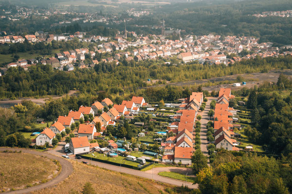 Blick von der Halde auf die Bergarbeiterkolonie Madenfelderhof - Erlebnisort Reden
