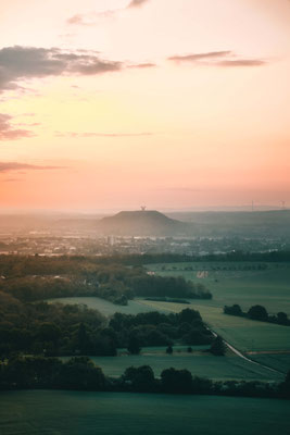 Blick auf die Halde Duhamel mit Saarpolygon von der Teufelsburg - Felsberg