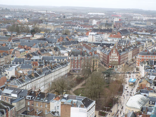 Le square Saint-Denis et la rue de Noyon