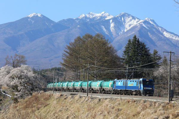 信州からの石油返空貨物列車、機関車は大型直流用EH200形