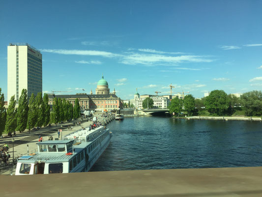 Die Aussicht aus unserem Abteilwagen. Hier: Potsdam