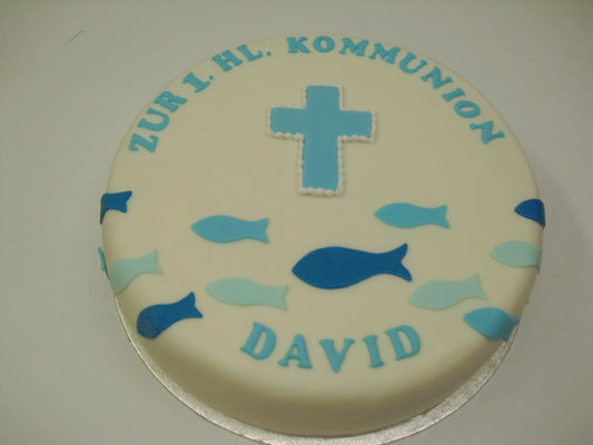 Tauftorte mit Fischen