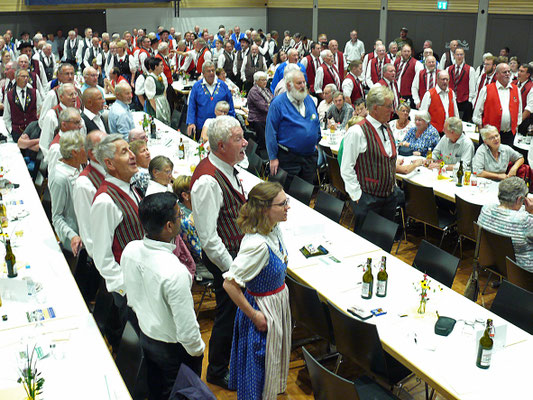 Zugabe Gesamchor "Än liebä Gedankä" (Silvia Bürgi), Dirigent Willy Walter