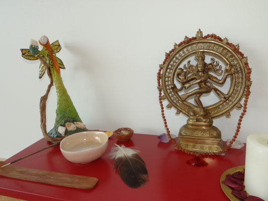 estúdio de corpo e alma, altar, espiritualidade, ritual, oração, fé, sagrado feminino, sagrado masculino, divino, Shiva, deusa, fada